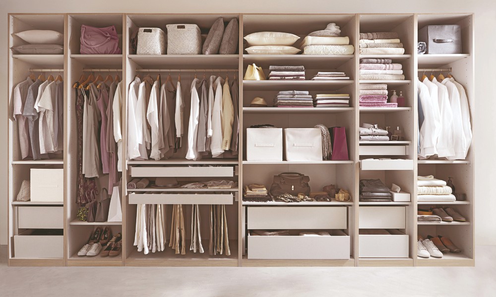A organização da roupa é uma tarefa que facilita o dia-a-dia de qualquer um charriot para roupa - organização